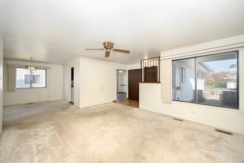 Tiny photo for 951 Chelsea Lane, Schaumburg, IL 60193 (MLS # 12497744)