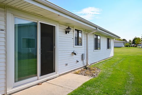 Tiny photo for 951 Chelsea Lane, Schaumburg, IL 60193 (MLS # 12497744)