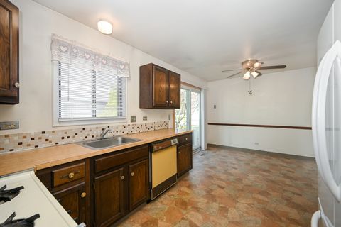 Tiny photo for 951 Chelsea Lane, Schaumburg, IL 60193 (MLS # 12497744)