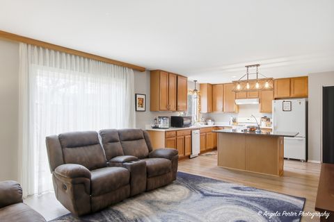 Tiny photo for 916 Essex Court, McHenry, IL 60050 (MLS # 12598152)