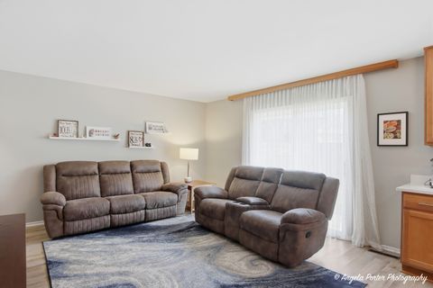 Tiny photo for 916 Essex Court, McHenry, IL 60050 (MLS # 12598152)