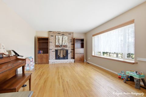 Tiny photo for 916 Essex Court, McHenry, IL 60050 (MLS # 12598152)