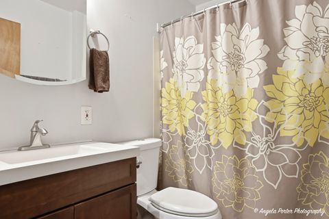 Tiny photo for 916 Essex Court, McHenry, IL 60050 (MLS # 12598152)