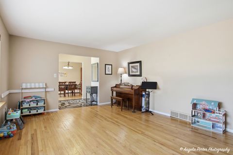 Tiny photo for 916 Essex Court, McHenry, IL 60050 (MLS # 12598152)