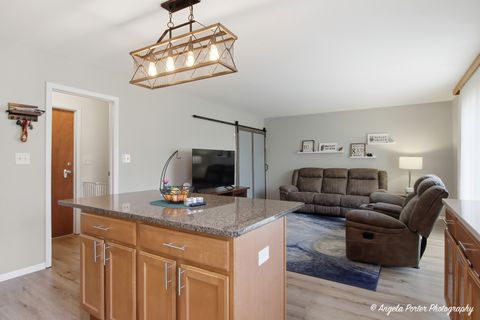 Tiny photo for 916 Essex Court, McHenry, IL 60050 (MLS # 12598152)