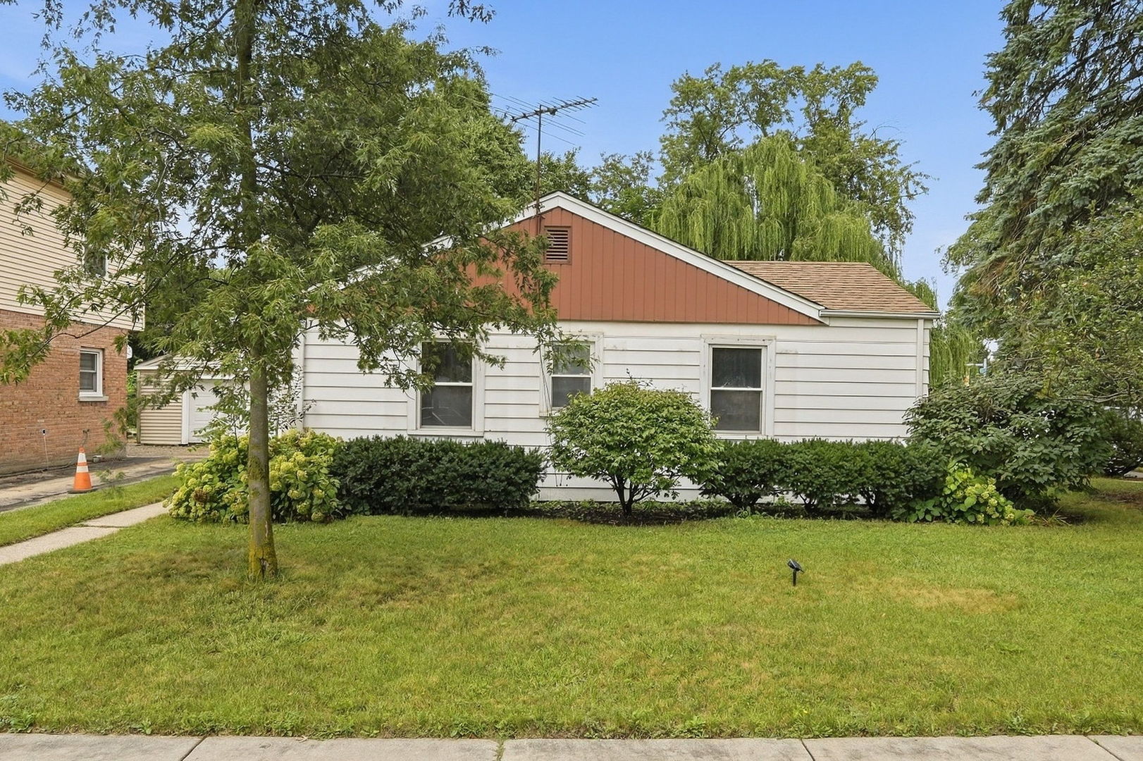 834 S Wolf Road