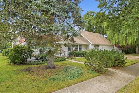 Tiny photo for 834 S Wolf Road, Des Plaines, IL 60016 (MLS # 12776140)