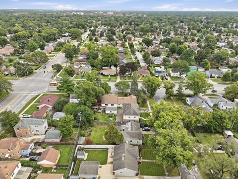 Tiny photo for 834 S Wolf Road, Des Plaines, IL 60016 (MLS # 12776140)