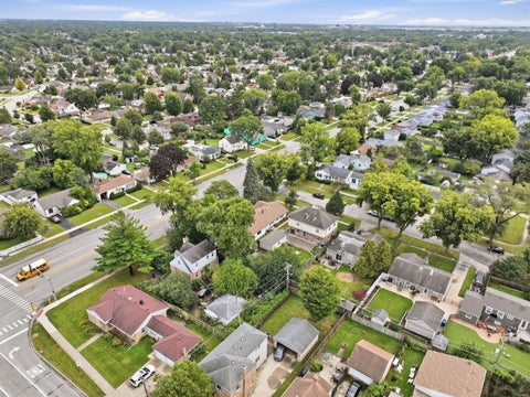 Tiny photo for 834 S Wolf Road, Des Plaines, IL 60016 (MLS # 12776140)