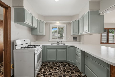 Tiny photo for 834 S Wolf Road, Des Plaines, IL 60016 (MLS # 12776140)