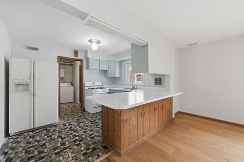 Tiny photo for 834 S Wolf Road, Des Plaines, IL 60016 (MLS # 12776140)