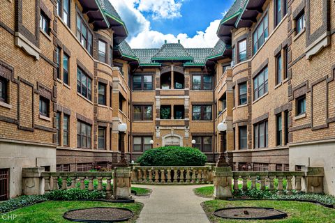 Photo of 943 E Hyde Park Boulevard #3, Chicago, IL 60615 (MLS # 12681824)