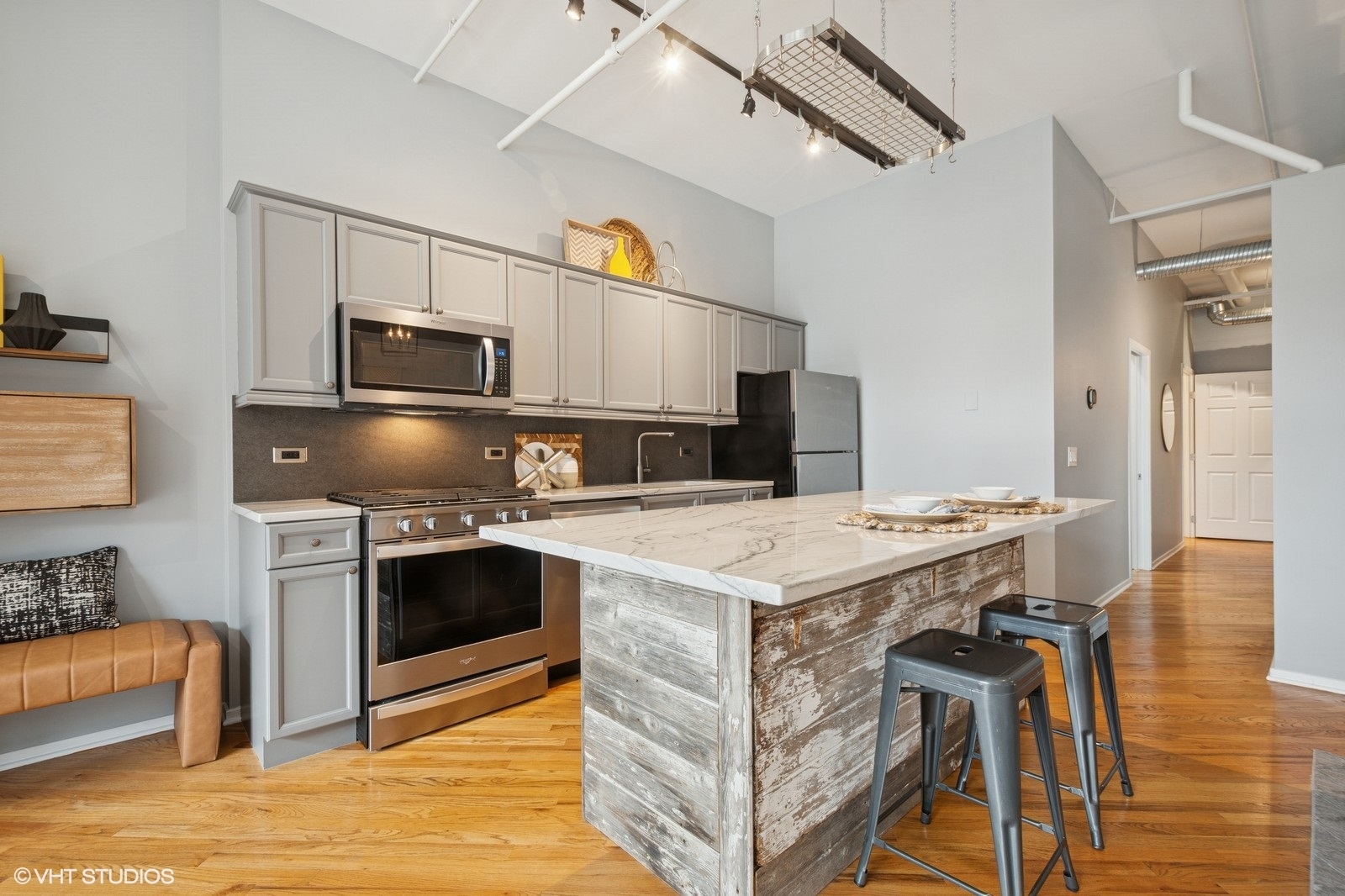 1525 S Michigan Avenue 405