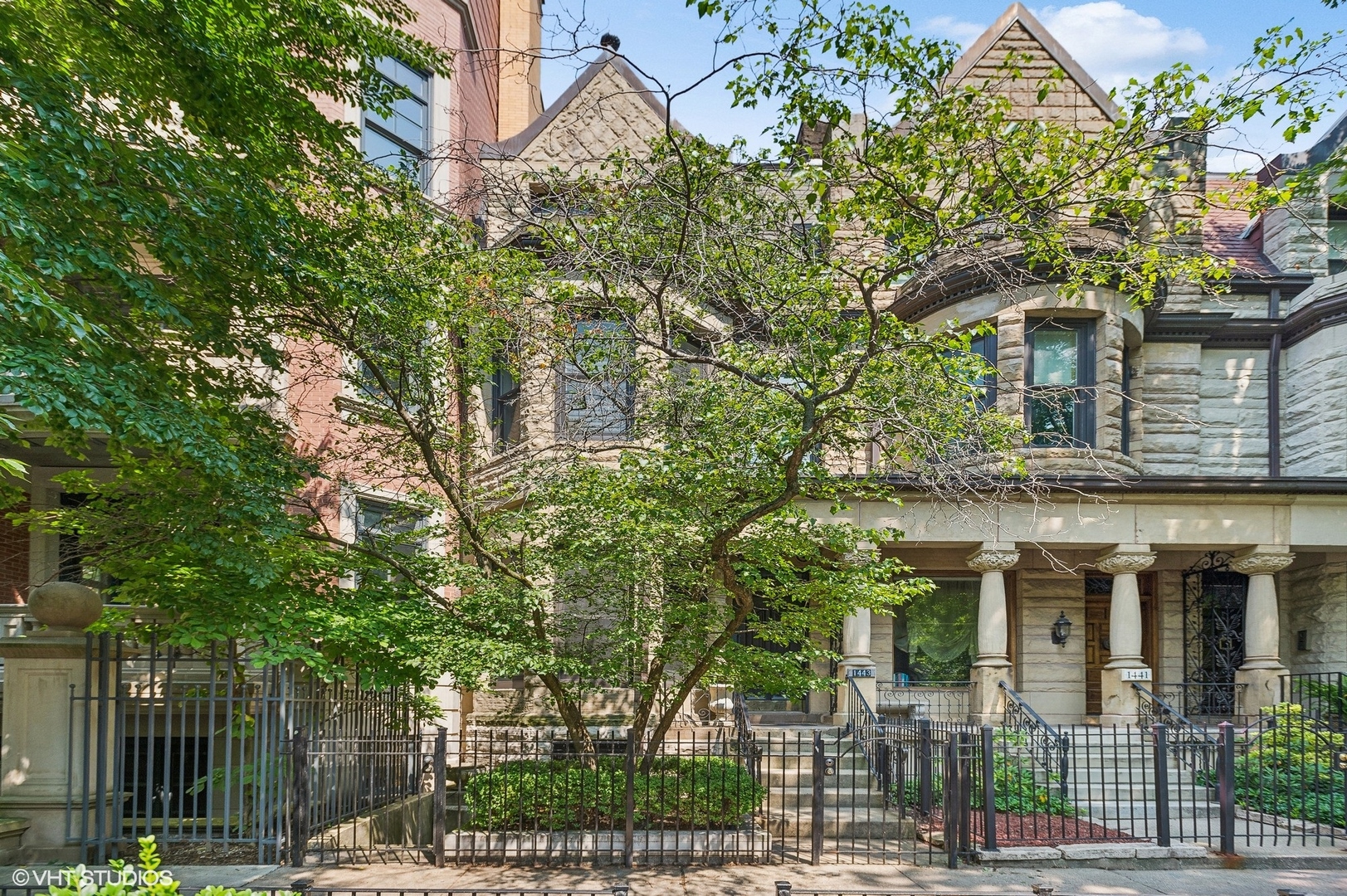 View Chicago, IL 60610 house