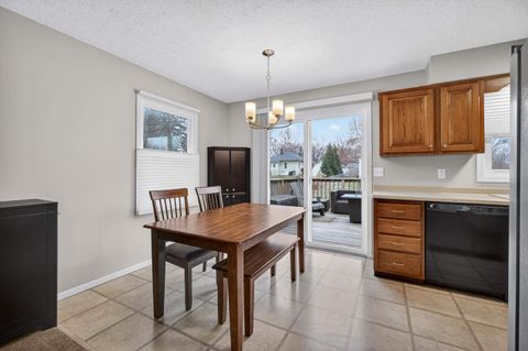 Tiny photo for 727 W 31st Street, Davenport, IA 52804 (MLS # 100000440)