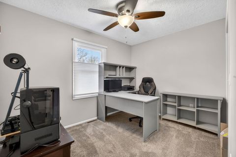 Tiny photo for 727 W 31st Street, Davenport, IA 52804 (MLS # 100000440)