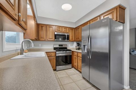 Tiny photo for 727 W 31st Street, Davenport, IA 52804 (MLS # 100000440)