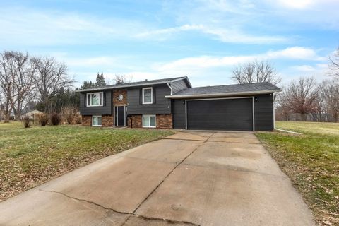 Tiny photo for 727 W 31st Street, Davenport, IA 52804 (MLS # 100000440)