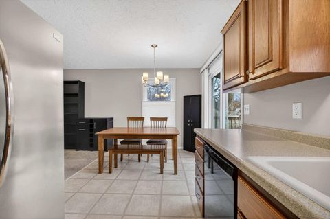 Tiny photo for 727 W 31st Street, Davenport, IA 52804 (MLS # 100000440)