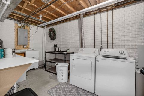 Tiny photo for 727 W 31st Street, Davenport, IA 52804 (MLS # 100000440)