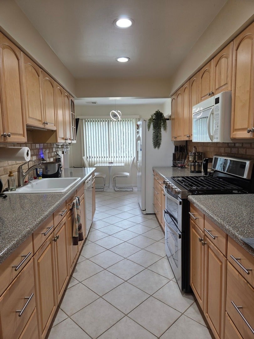 3300 N Carriageway Drive 211