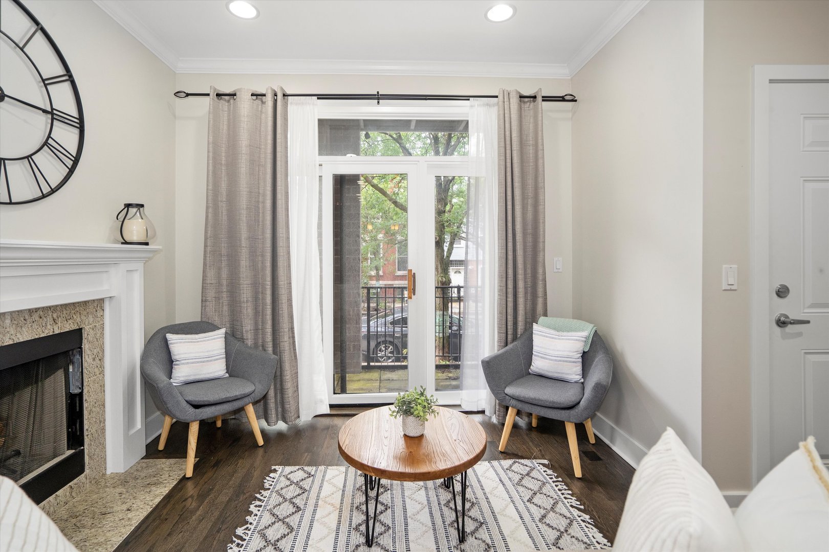 1511 W Walton Street 1