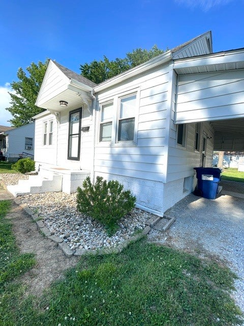 Tiny photo for 305 S 3rd Street, Marion, IL 62959 (MLS # 12685400)
