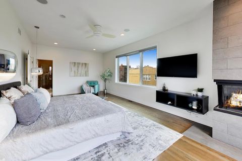 Tiny photo for 3407 N Bell Avenue #B, Chicago, IL 60618 (MLS # 12634570)