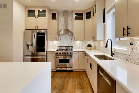 Tiny photo for 3407 N Bell Avenue #B, Chicago, IL 60618 (MLS # 12634570)