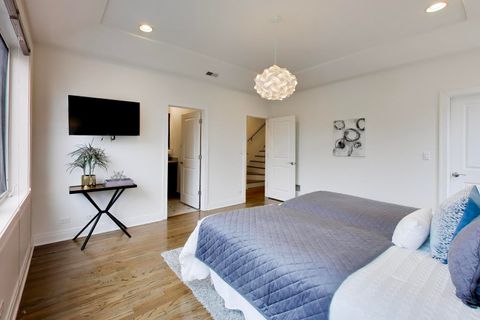 Tiny photo for 3407 N Bell Avenue #B, Chicago, IL 60618 (MLS # 12634570)