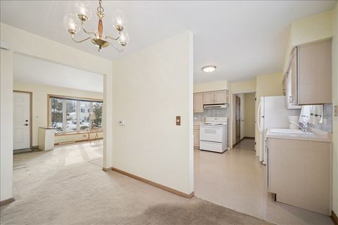 Tiny photo for 1402 W Willow Lane, Mount Prospect, IL 60056 (MLS # 12528252)