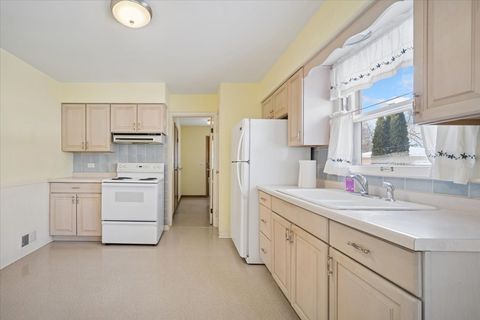 Tiny photo for 1402 W Willow Lane, Mount Prospect, IL 60056 (MLS # 12528252)