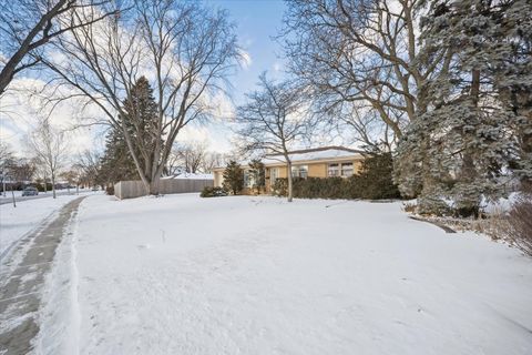 Tiny photo for 1402 W Willow Lane, Mount Prospect, IL 60056 (MLS # 12528252)