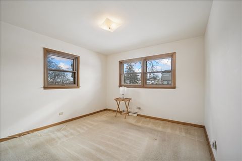 Tiny photo for 1402 W Willow Lane, Mount Prospect, IL 60056 (MLS # 12528252)