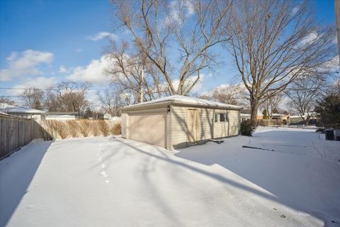 Tiny photo for 1402 W Willow Lane, Mount Prospect, IL 60056 (MLS # 12528252)