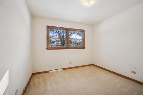 Tiny photo for 1402 W Willow Lane, Mount Prospect, IL 60056 (MLS # 12528252)