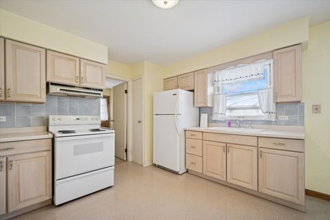 Tiny photo for 1402 W Willow Lane, Mount Prospect, IL 60056 (MLS # 12528252)