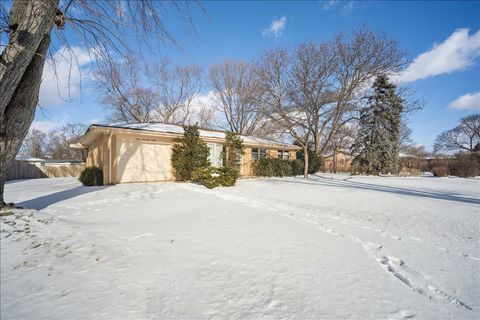 Tiny photo for 1402 W Willow Lane, Mount Prospect, IL 60056 (MLS # 12528252)