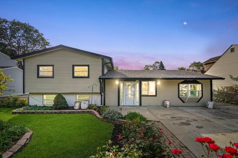 Photo of 461 Rockhurst Road, Bolingbrook, IL 60440 (MLS # 12523839)