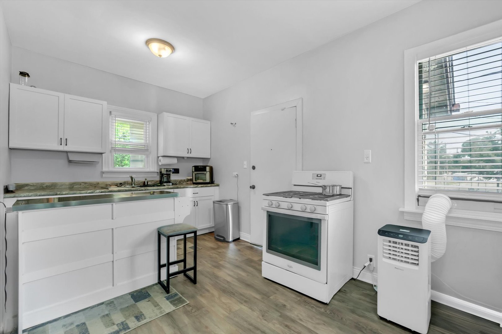 10002 S Torrence Avenue