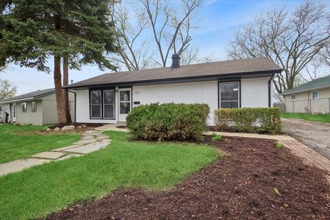 Photo of 972 Osage Court, Carpentersville, IL 60110 (MLS # 12628352)