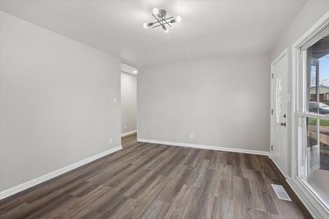 Tiny photo for 972 Osage Court, Carpentersville, IL 60110 (MLS # 12628352)