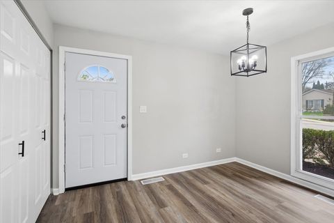 Tiny photo for 972 Osage Court, Carpentersville, IL 60110 (MLS # 12628352)