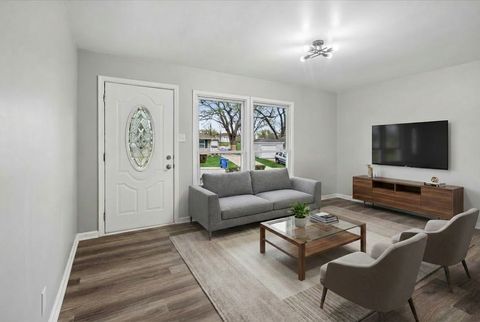 Tiny photo for 972 Osage Court, Carpentersville, IL 60110 (MLS # 12628352)