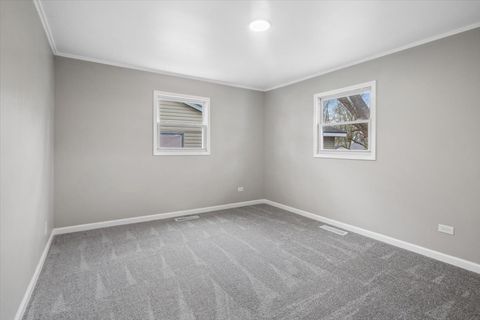 Tiny photo for 972 Osage Court, Carpentersville, IL 60110 (MLS # 12628352)