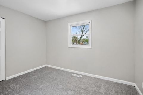 Tiny photo for 972 Osage Court, Carpentersville, IL 60110 (MLS # 12628352)
