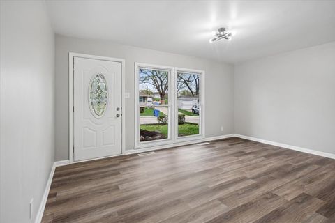 Tiny photo for 972 Osage Court, Carpentersville, IL 60110 (MLS # 12628352)