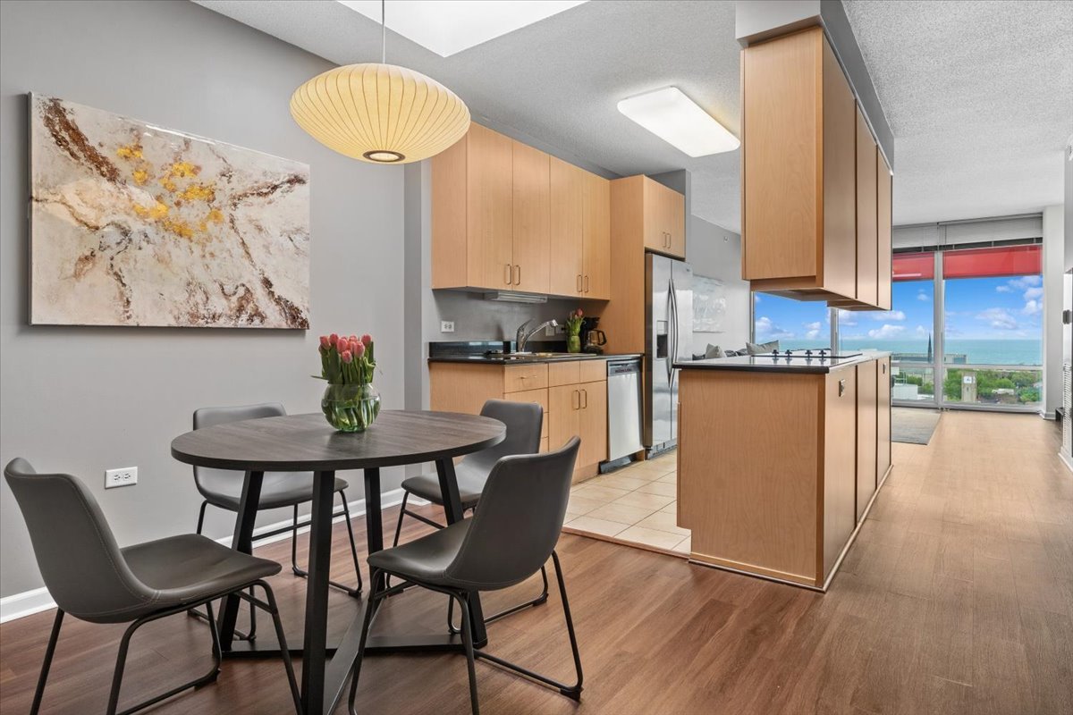 800 Elgin Road PH19
