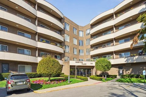 Tiny photo for 7201 N Lincoln Avenue #308, Lincolnwood, IL 60712 (MLS # 12471152)