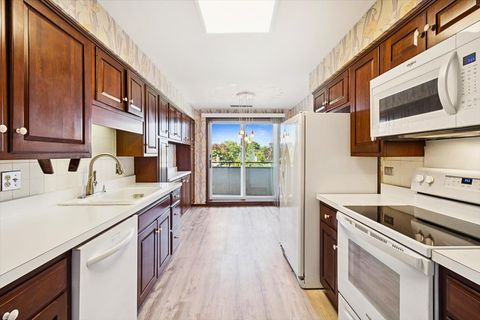 Tiny photo for 7201 N Lincoln Avenue #308, Lincolnwood, IL 60712 (MLS # 12471152)